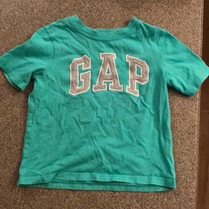 Gap tee